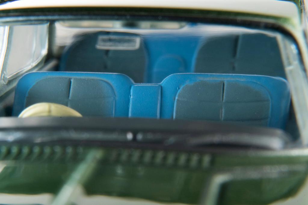 Tomica Limited Vintage 164 LV-42d Mitsubishi Debonair Green 64 Year Finished Product