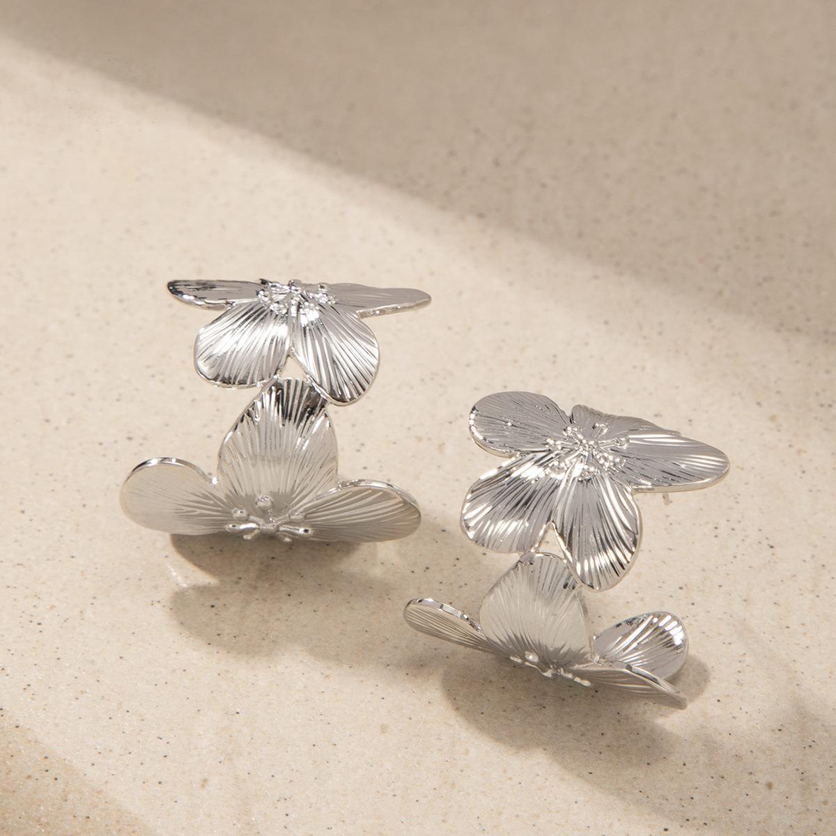 

Серьги из настоящего золота 18 карат с преувеличенными цветами, высокая цветостойкость, легкие роскошные серьги в стиле суда белого золота