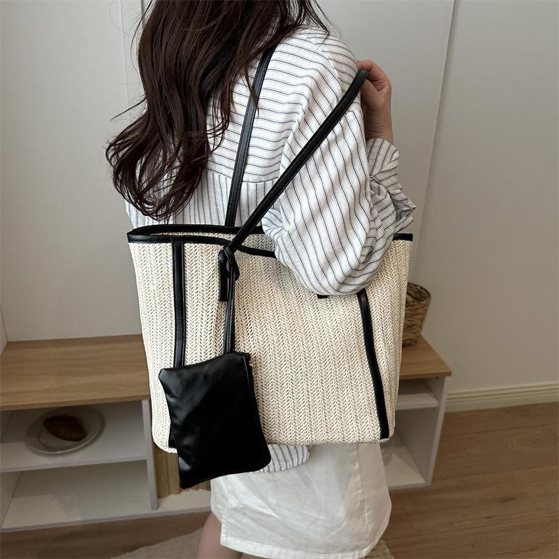 Fashionable Casual Single-shoulder Niche Design with High-quality and Trendy Minimalist Tote Bag