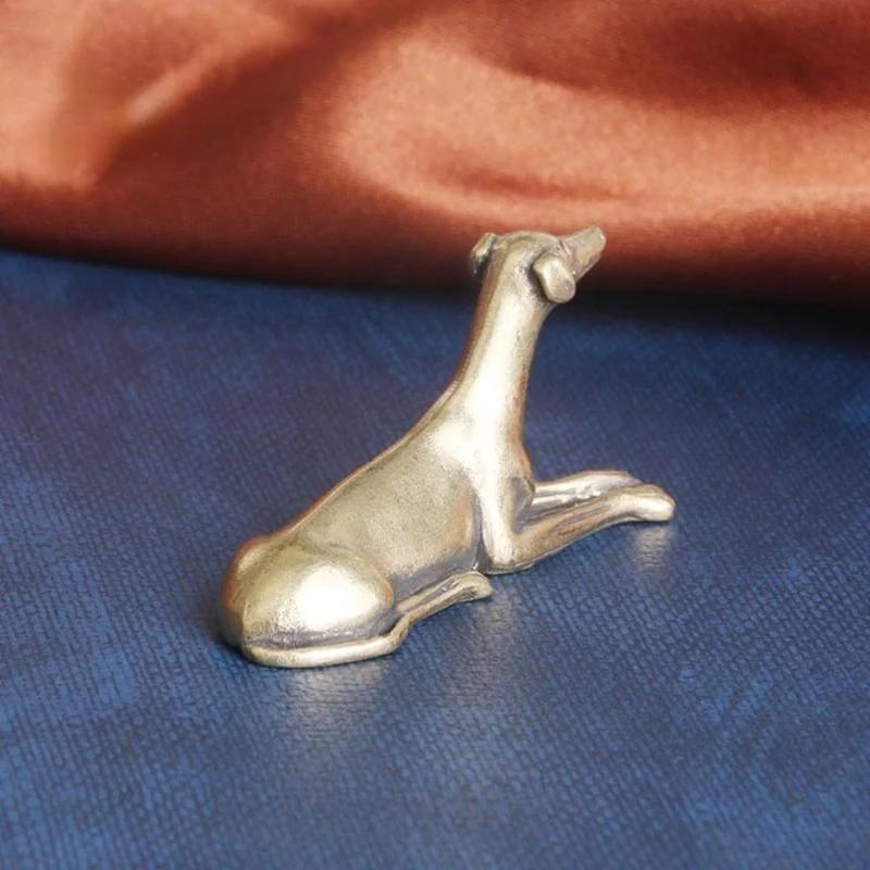 Ornamenti da scrivania per cani fedeli in ottone massiccio Rame vintage Miniature di animali Figurine Decorazioni Regali Decorazioni per la casa Accessori artigianali