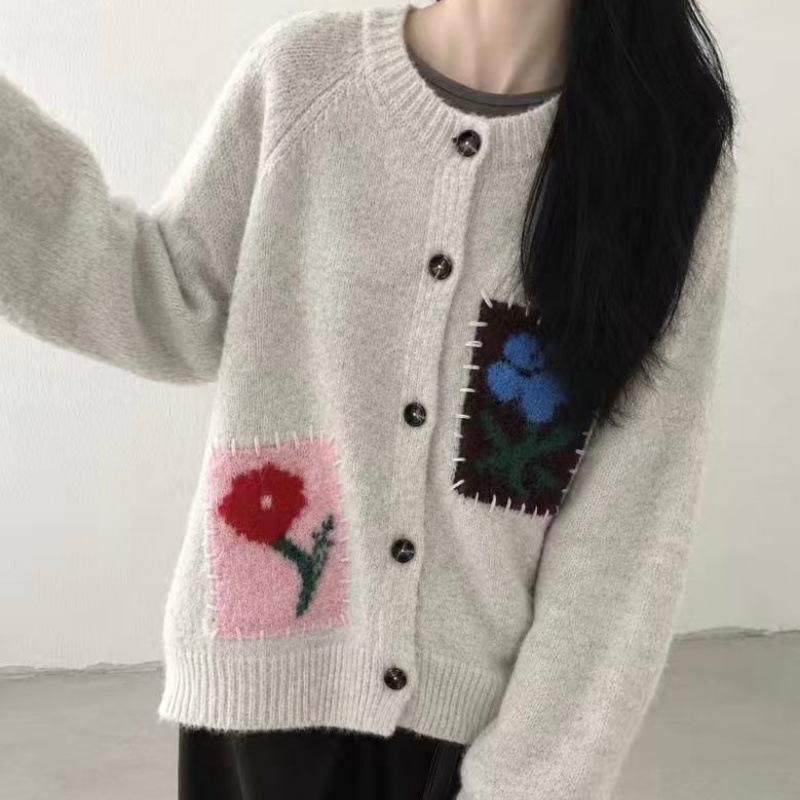 Autumn and winter new long-sleeved Korean college style cartoon embroidered flower knitted cardigan sweater women's age-reducing top jacket