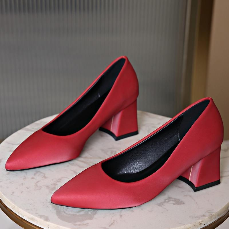 

Fashion Women s Fashion Coarse Heel Shoes Spring New Pointed Head Shallow Mouth Set Foot Anti-slip Wear-resistant High Heels 35