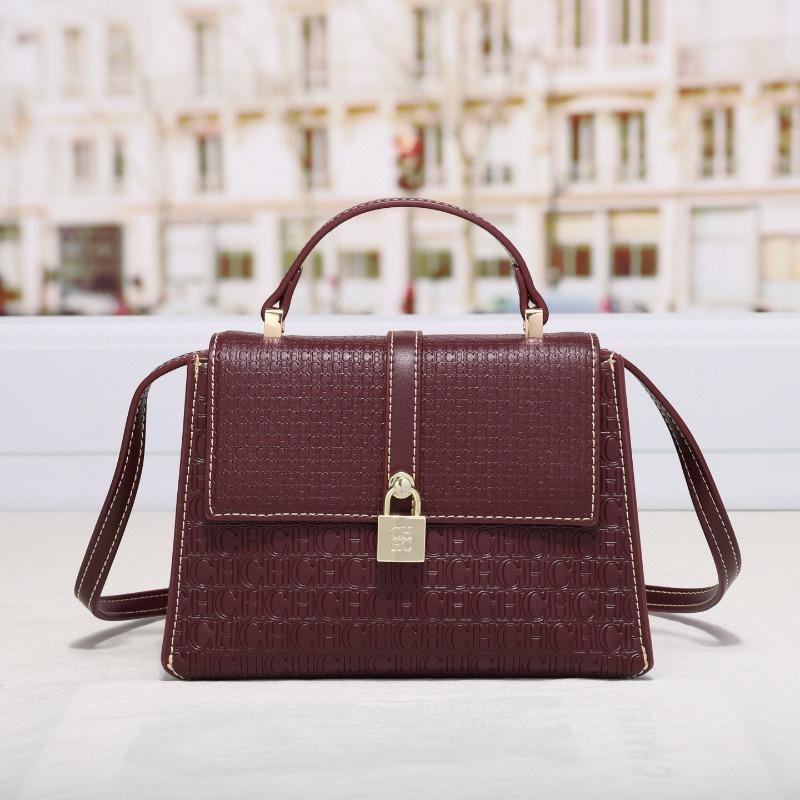 

New Fashion Versatile Handbag Classic Embossed Design Niche Retro Messenger Small Square Bag Length 21cm, width 5.5cm, height 14.5cm