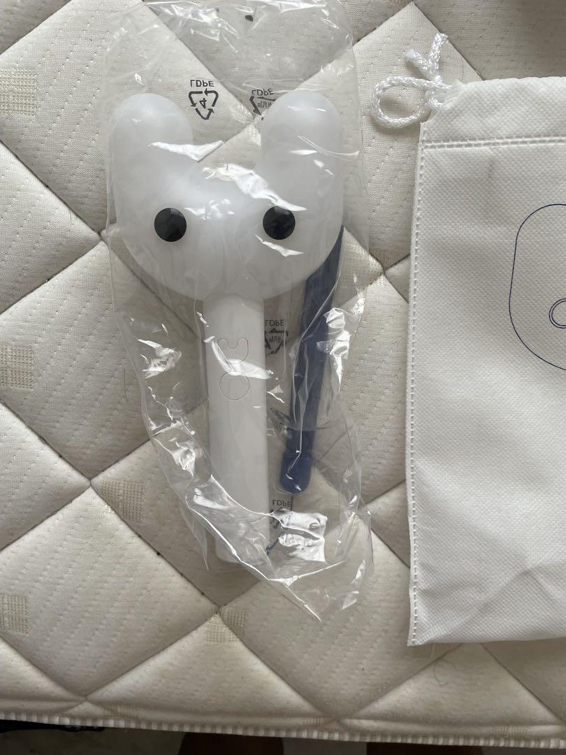 

[Б/У] ОФИЦИАЛЬНЫЙ ЛАЙТСТИК NEWJEANS