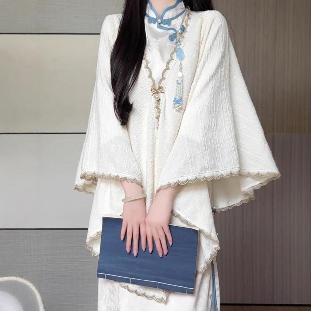 Nancheng Vintage Brocade Jacquard Cheongsam with Large Sleeves - White Moon Cold Temperament Edition