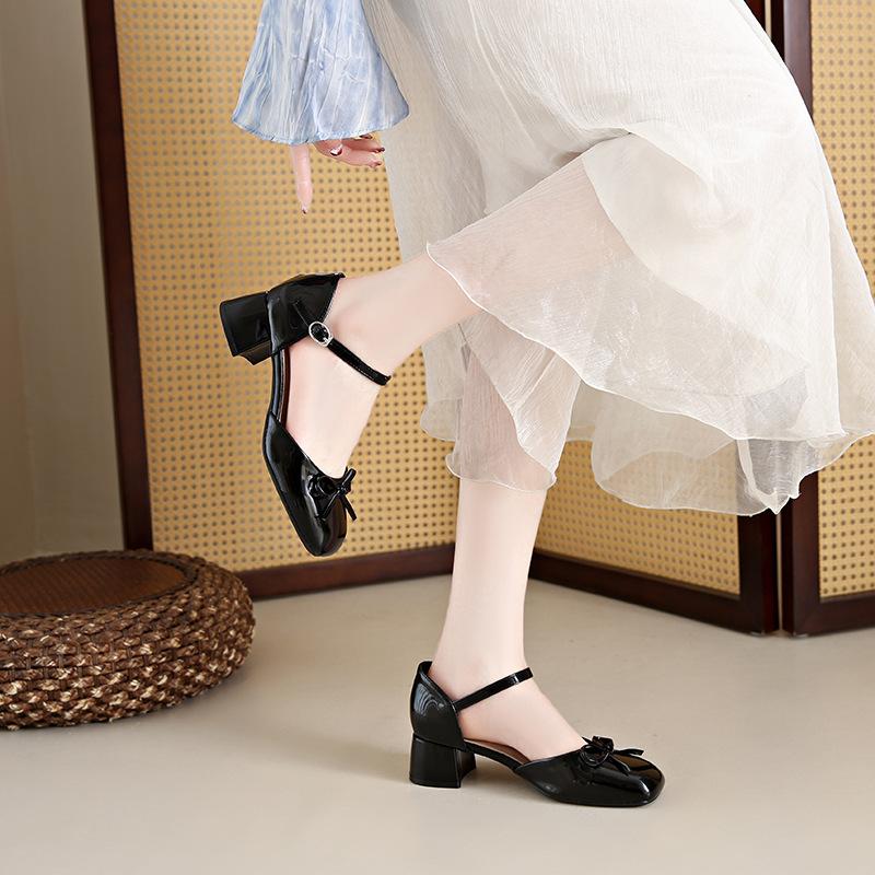 Fashion Versatile Pointed Thick Heel High Heels Women's 2025 New Bag Head Fairy Style Temperament Socialite Hollow Sandals