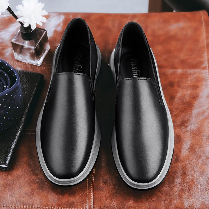 

Мужская обувь 2025 лето новая мягкая подошва амортизация мужская повседневная кожаная обувь простой ветер один педаль легкая ленивая обувь тренд 37 чёрный