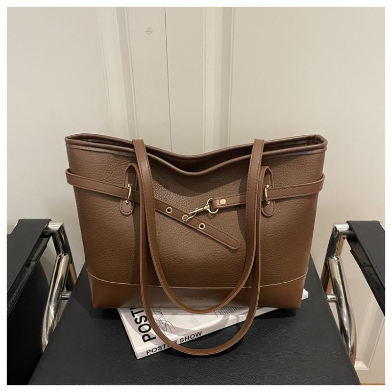 Textured large-capacity casual women's new trendy belt buckle commuter tote underarm shoulder bag