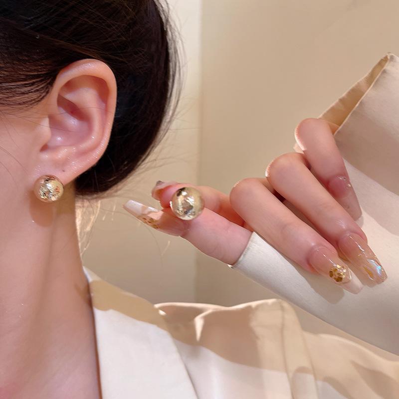 Cold Irregular Spherical Pearl Stud Earrings Women s Design High Sense Earrings Fashion Commuter Earrings Wholesale