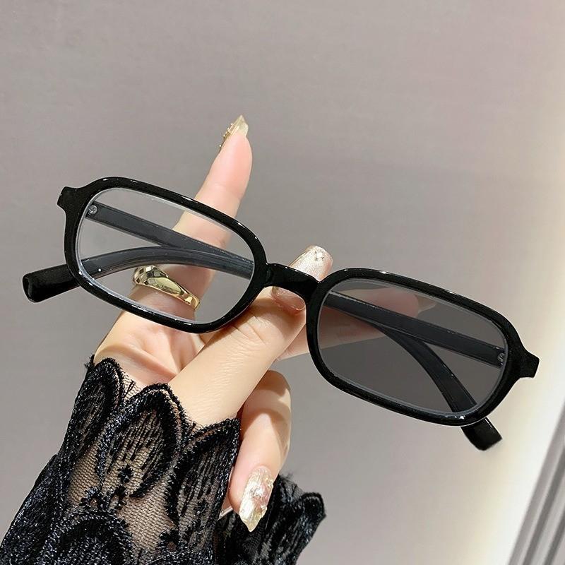Light Sensitive Color Changing Myopia Glasses High-definition Small Frame Printed Glasses Anti Blue Light Glasses with Legs