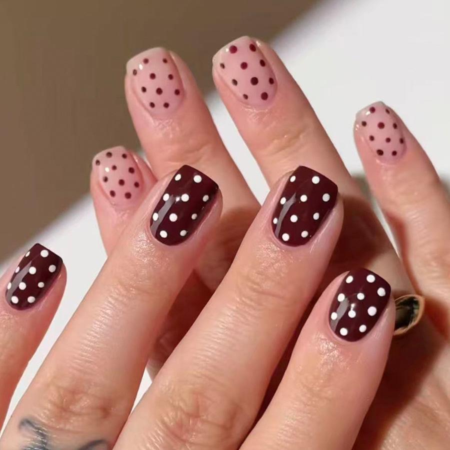 

24Pcs Short Square Glossy Press On Nails Dark Brown Polka Dot Sweet Gentle Color Jumping Fall Winter New Design красный