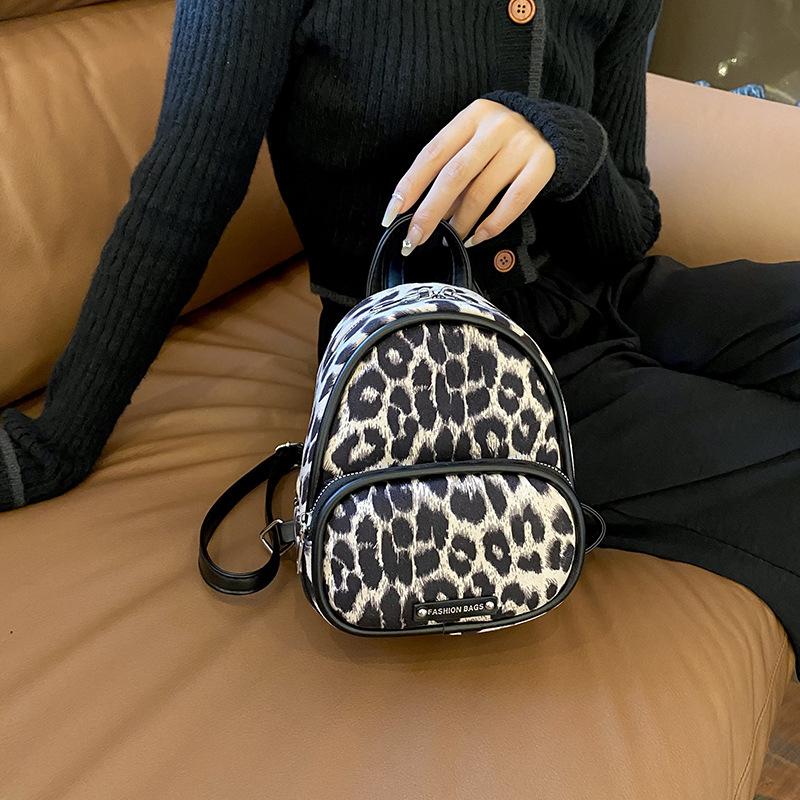 Junior leopard print daily commuter backpack ins Korean version of casual style contrasting color women's travel shoulder backpack