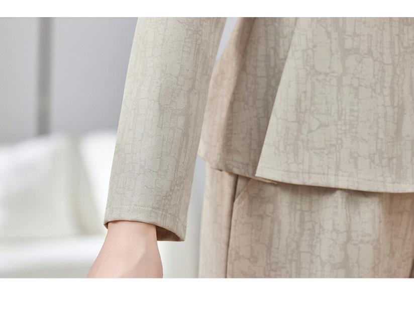 Mom's 2025 Spring Fashion: Stylish Two-Piece Set for Middle-Aged and Elderly Women