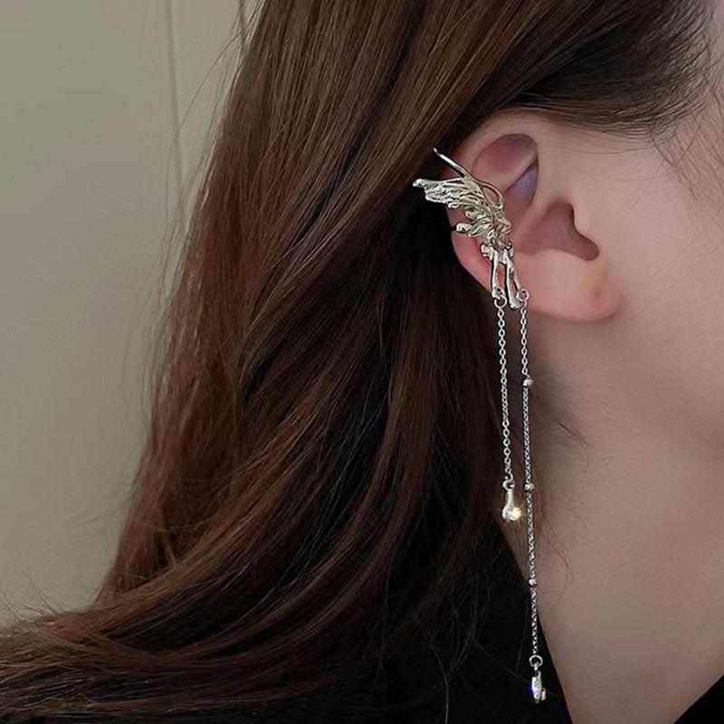 Punk White Liquid Metal Butterfly Pearl Long Tassel Ear Cuff Female Fashion Trendy Design No Piercing Clip On Earring Jewelry