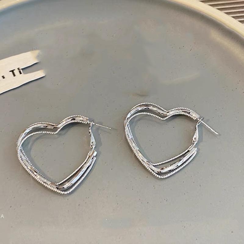 Chic Exaggerated Heart-Shaped Stud Earrings - Sweet, Cool Style with Unique, High-End Design