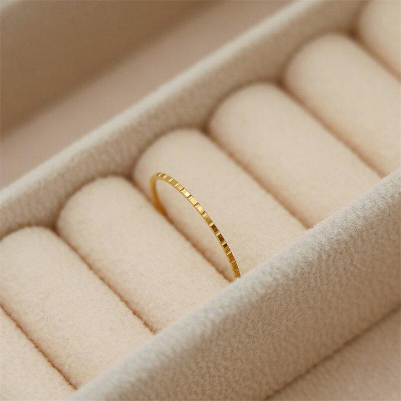 

Geometric Cross Pattern 18K Gold-Plated Ring for Women - Stylish French Index Finger Design Size 6