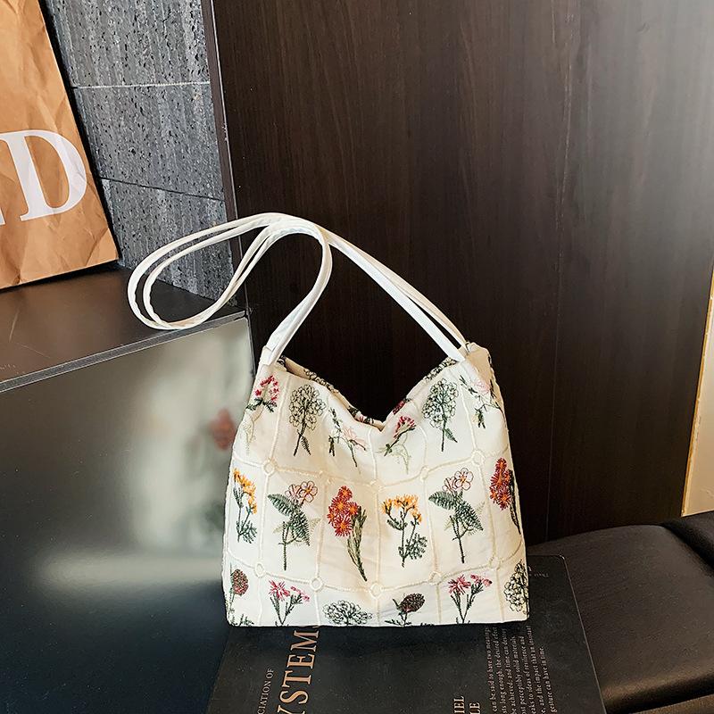 New Floral Embroidery Shoulder Bag Large Capacity Fashion Crossbody Handbag for Women Casual Versatile Commuting Bag