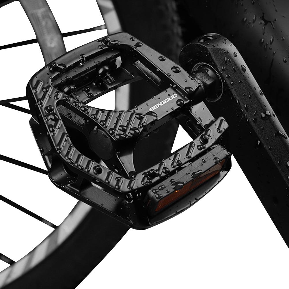 Ultralight Bicycle Pedals Aluminum Alloy Bicycle Platform Pedal Anti-Slip Cycling Bearing Pedals with Reflector for Night Riding