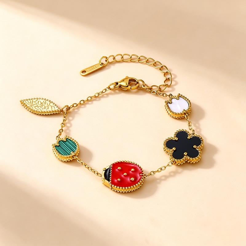 Fashion Luxury Ladybug Bracelet: Double-Sided Mother-of-Pearl with Five-Petal Design