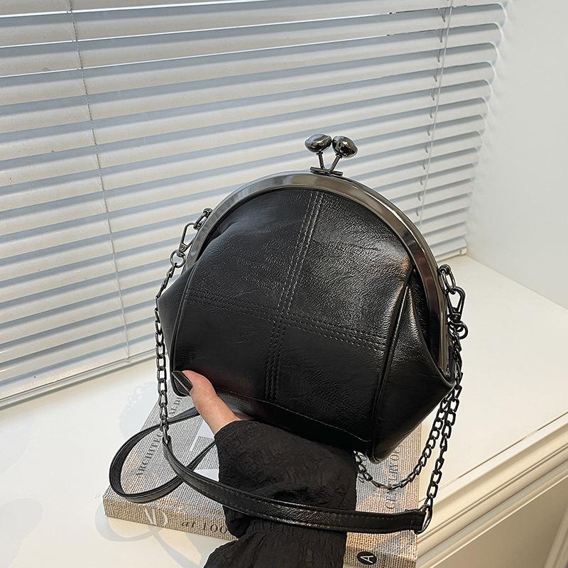 

Autumn and winter new solid color shell bag large capacity portable change bag fashion chain crossbody shoulder mobile phone bag One size fits all чорний