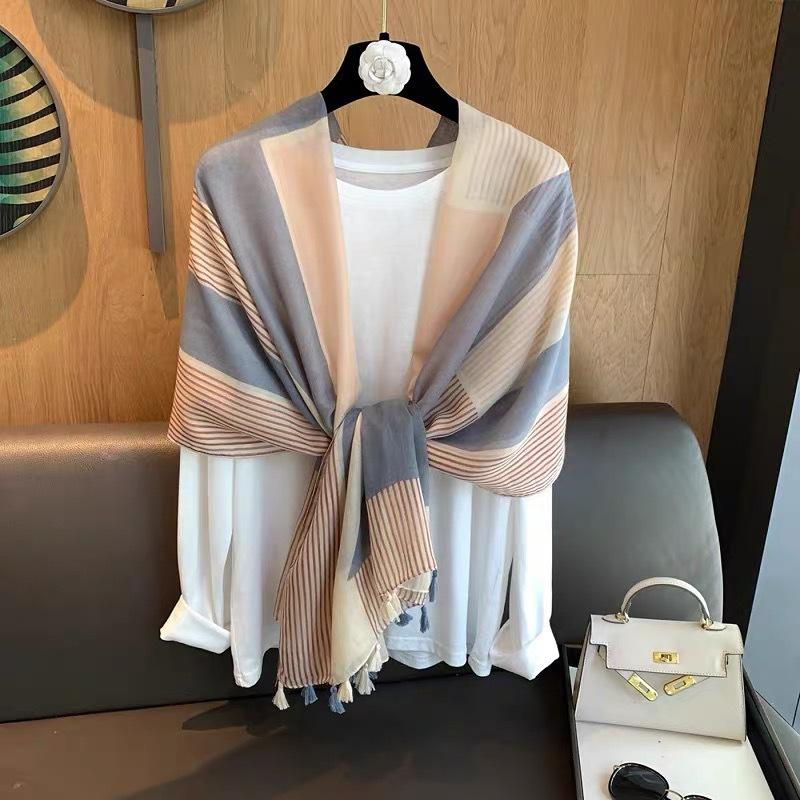 Bohemian vacation style sunscreen shawl with women's new models are very good-looking, high-end atmosphere and high-grade