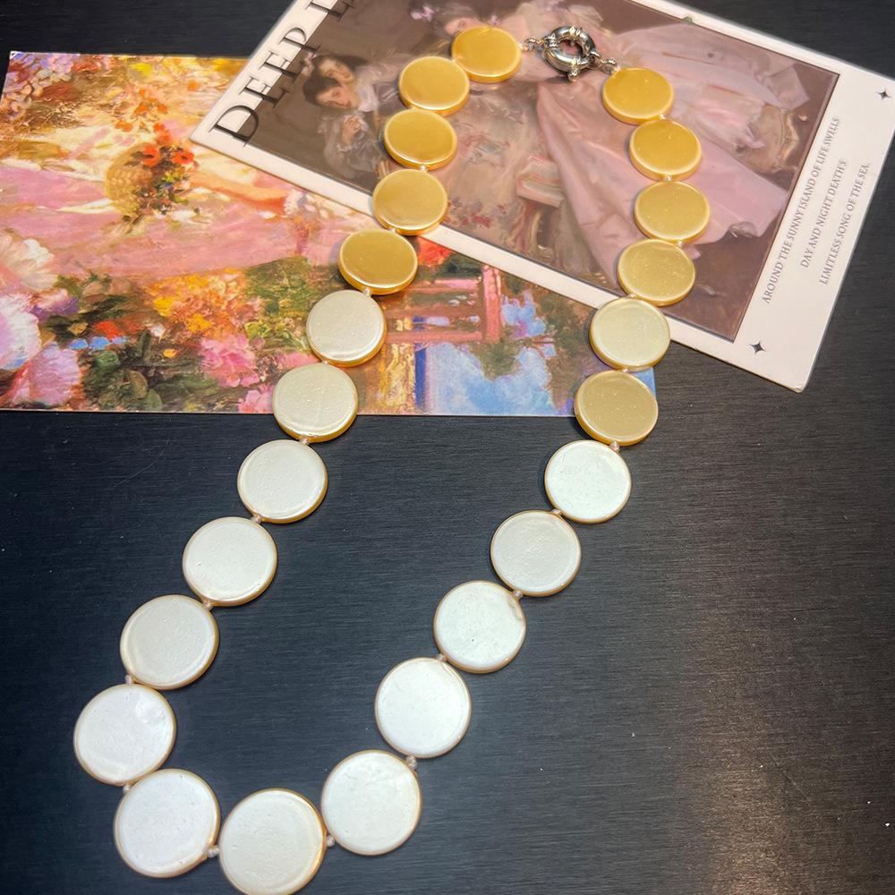 

Винтажное французское минималистичное ожерелье из ракушек с бусинами