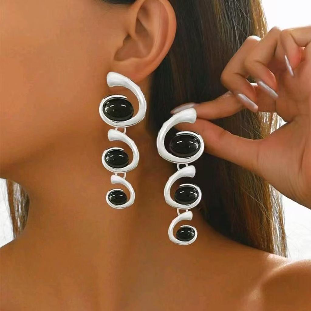 2026 Trend Spiral Conch Stud Earrings for Women Elegant Simple Alloy Jewelry Personalized Fashion Style