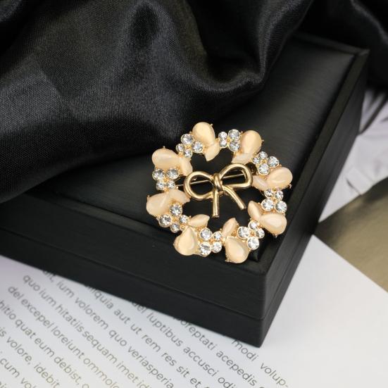 Brooch Retro Style Leaf Floral Design Lapel Pin with Faux Opal Inlaid Sweaters Collars Hats Bags Coats Scarves Badge Outfit Accessory