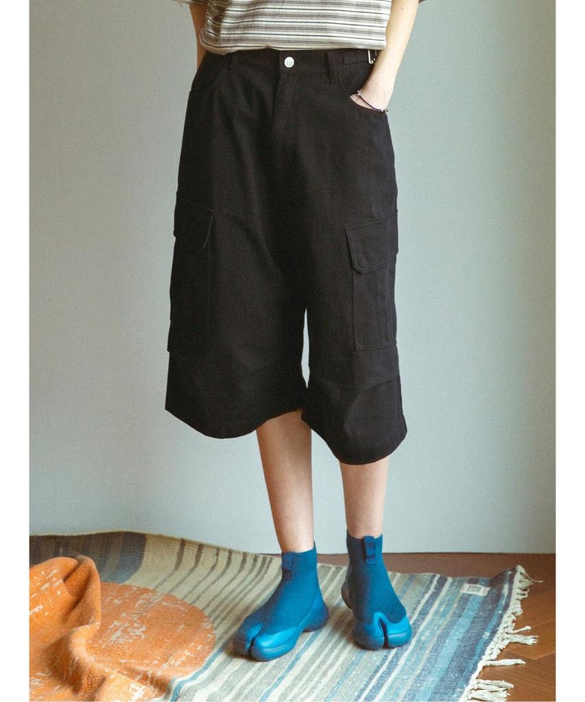 Saendeusaundeu (Unisex) Parachute Bermuda Shorts Black