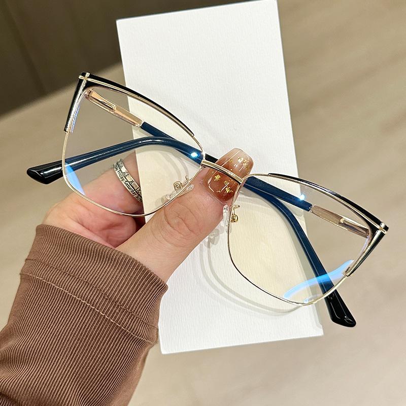 Cat Eye Glasses for Women Design Trendy Metal Anti Blue Light Glasses Blue Light Blocking Eyewear Computer Optical Spectacle
