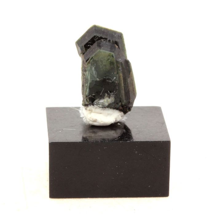 Pierres et Minéraux. Clinochlore. 3.82 ct. Rocher de Farinole, Olmeta-di-Capocorso, Haute-Corse, France.