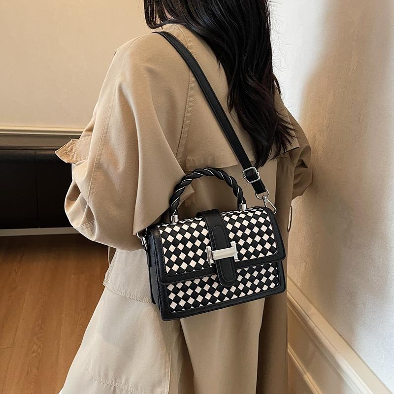Autumn new small square bag niche design fashionable shoulder portable small satchel woven bag