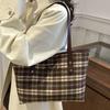 Fashion shoulder bag, versatile commuter large-capacity new 2025 autumn and winter retro premium texture plaid tote bag