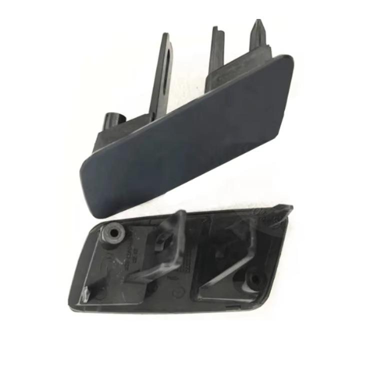 The LR037895 Fits the Land Rover Range Rover Vogue's Rear Bumper.