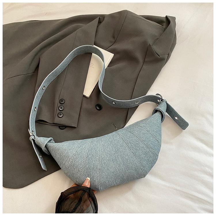 Casual personality large capacity simple dumpling bag beautiful 2025 new summer fashion wide shoulder strap shoulder bag