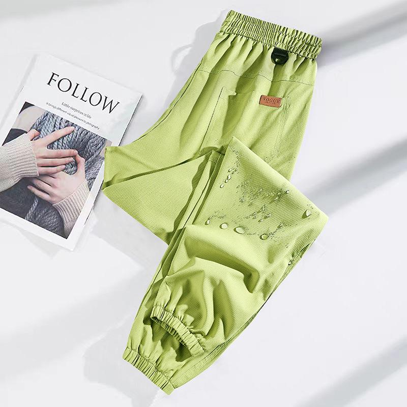 Pantalon de randonnée softshell coupe-vent et imperméable pour femmes de Bird, adapté aux sports de plein air et aux loisirs de printemps, d'automne et d'été.