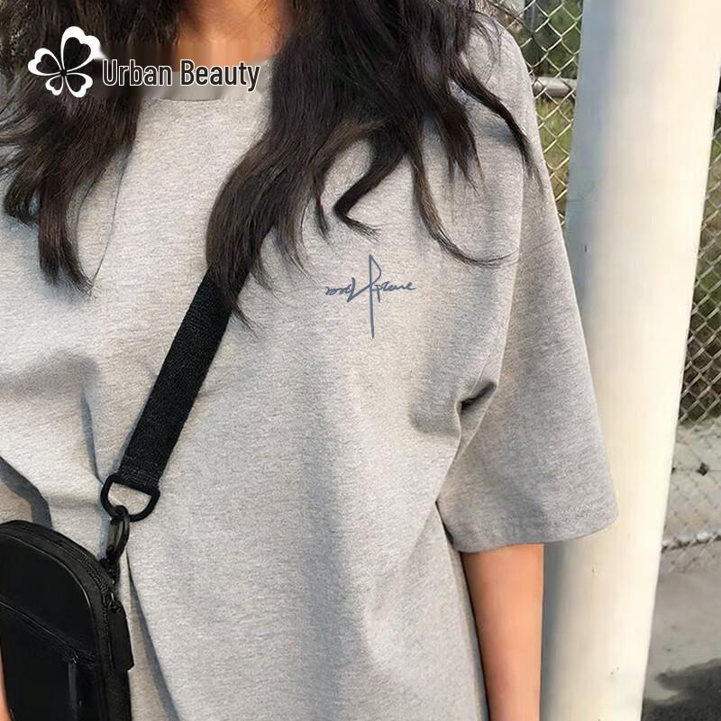 Tricou de damă din bumbac pur, cu croială largă, mânecă scurtă și grafică cu vârf de pix