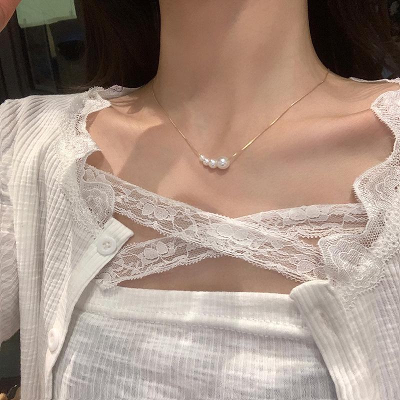 2025 Women's Japanese-Korean Style Necklace: Sweet Cool Love Sweater Chain with High-Grade Metallic Clavicle Design