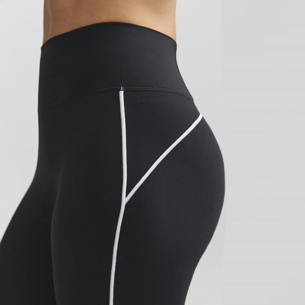 Yoga-Set in Kontrastfarbe: Hochelastischer Sport-BH und ausgestellte Hose mit Hüftlifting