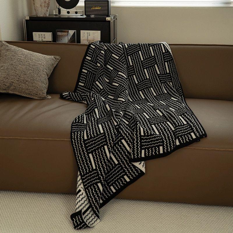Vintage Black-White Striped Knitted Sofa Throw Blanket - Single-Person Office Nap Shawl AC Blanket