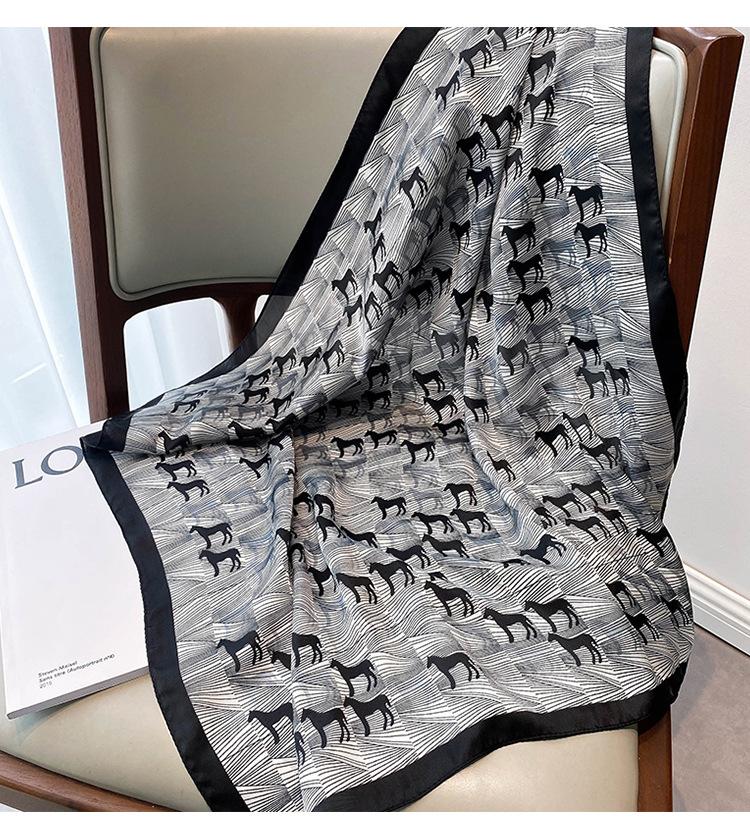 Luxury Animal Silk Satin Head Scarf For Women Plaid Print Kerchief Neck Scarfs 70cm Square Shawls and Wrpas Scarves For Ladies