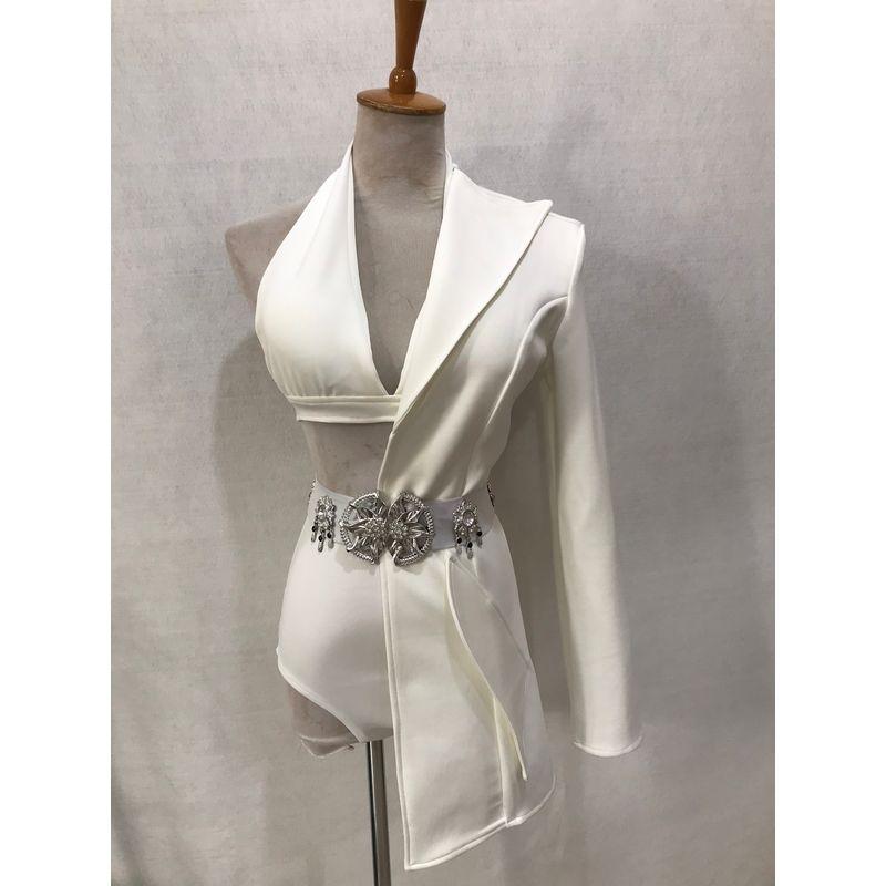 

Ночной клуб Клубная певица Гоу-гоу Ведущая танцовщица DS Костюм для выступления Элегантный Сексуальный Односторонний Комплект Костюма Одежда для выступления White Intimates + Micro Hip version shorts M