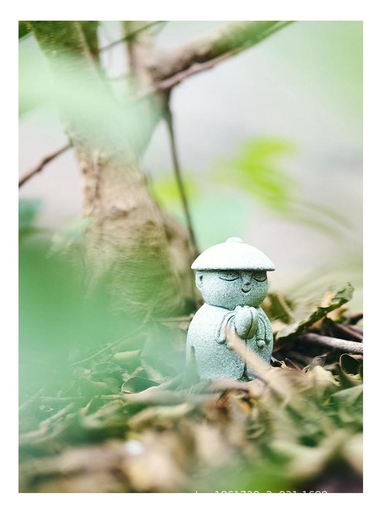Kyoto Jizo Aquarium: Japanischer Mönch Bonsai-Ornament aus grünem Sandstein.