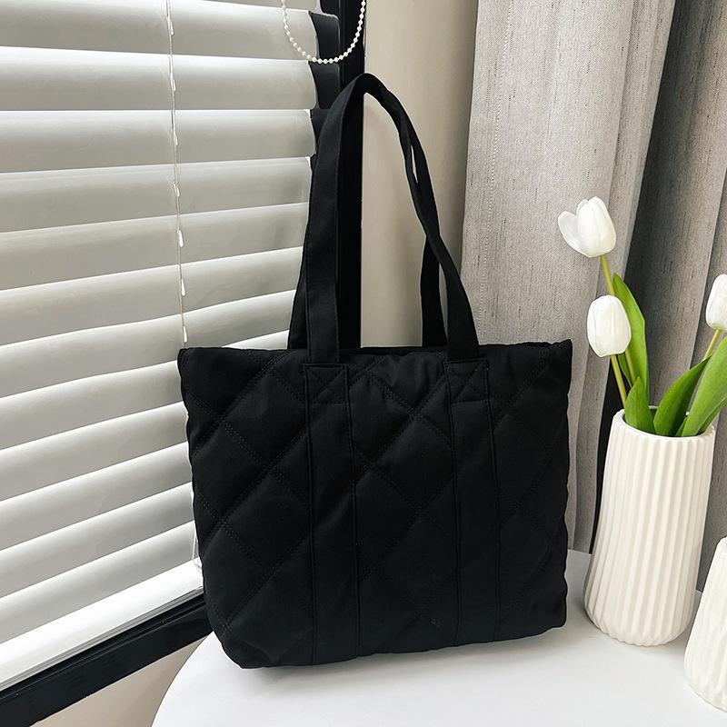 2025 Autumn and Winter Fashion Lingge Casual Fashion Women's Bag Large Capacity Tote Bag Commuter Shopping Bag College Student Bag