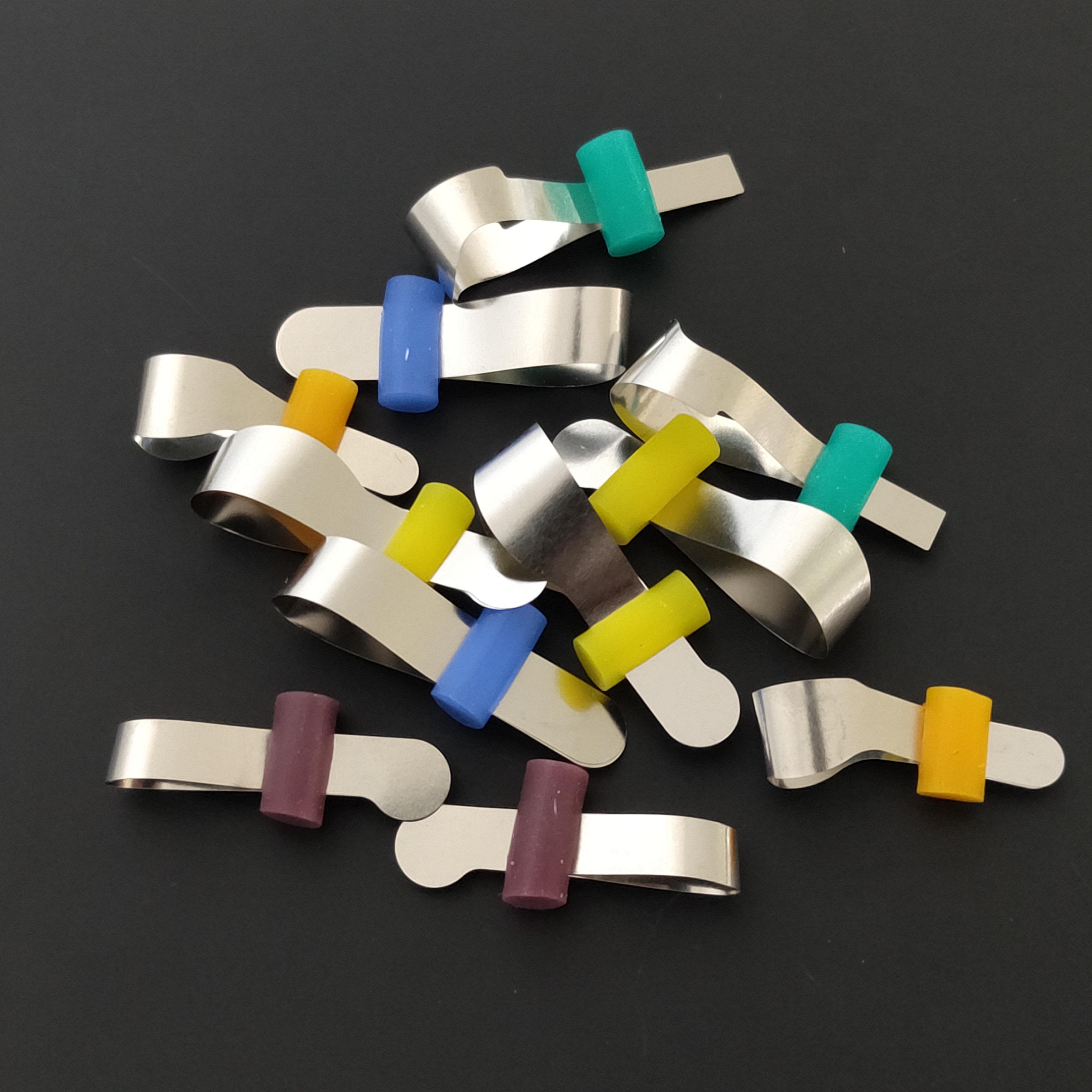 Fasce per matrici metalliche sagomate sezionali dentali senza