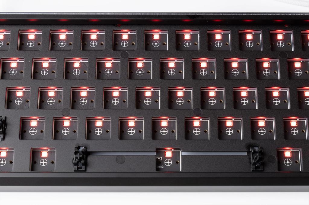LUMINKEY Magger 68 HE Performance Japonský autorizovaný distributor Garantované rychlé spouštění Herní klávesnice Celohliníkové tělo 8000 Hz RGB kabelové USB