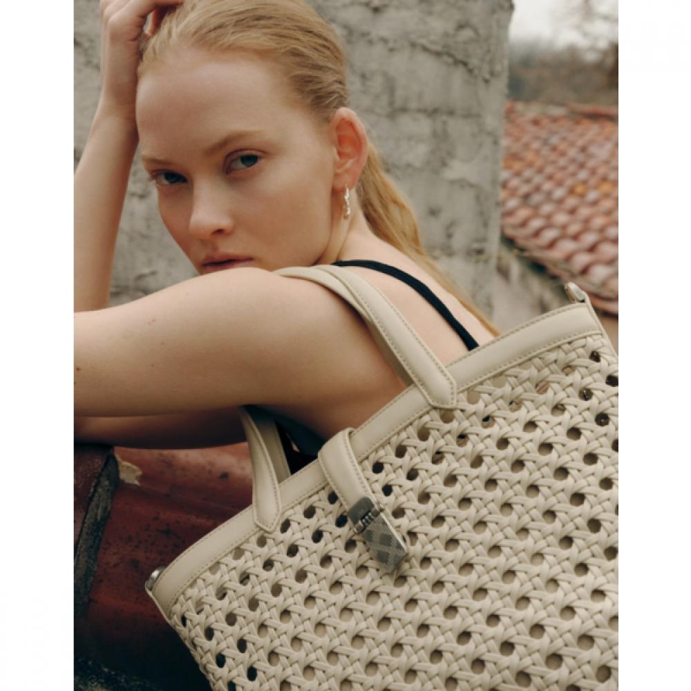 Daks Ivory Mesh Twisted Detail Point Tote Bag Dcba6e189iv