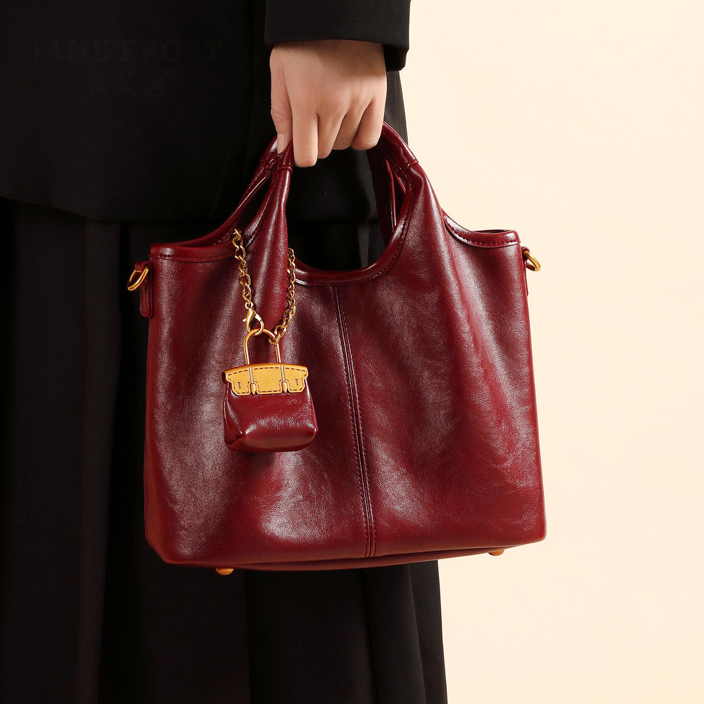 

Stylish and simple 2025 new red bridal bag commuting daily available mother and child bag one shoulder crossbody portable wedding красный