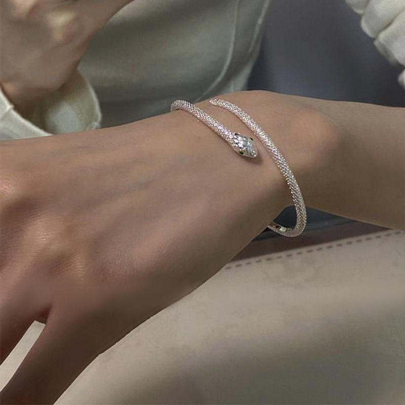 Mädchen Liebesarmband: Elegantes offenes Design, leichter Luxusstil, perfektes Geschenk für Freundinnen, Kollektion 2025