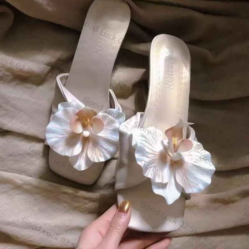 Fashion 2025 Sweet flower one word slippers female summer outside wear 2025 new absolute beauty temperament fine heel sandals slippers